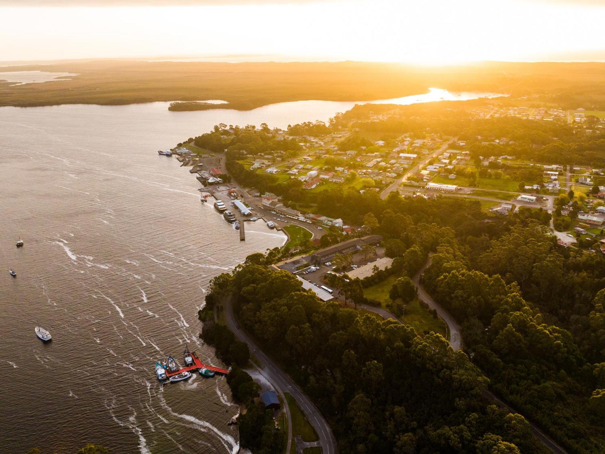 Strahan Village Экстерьер фото