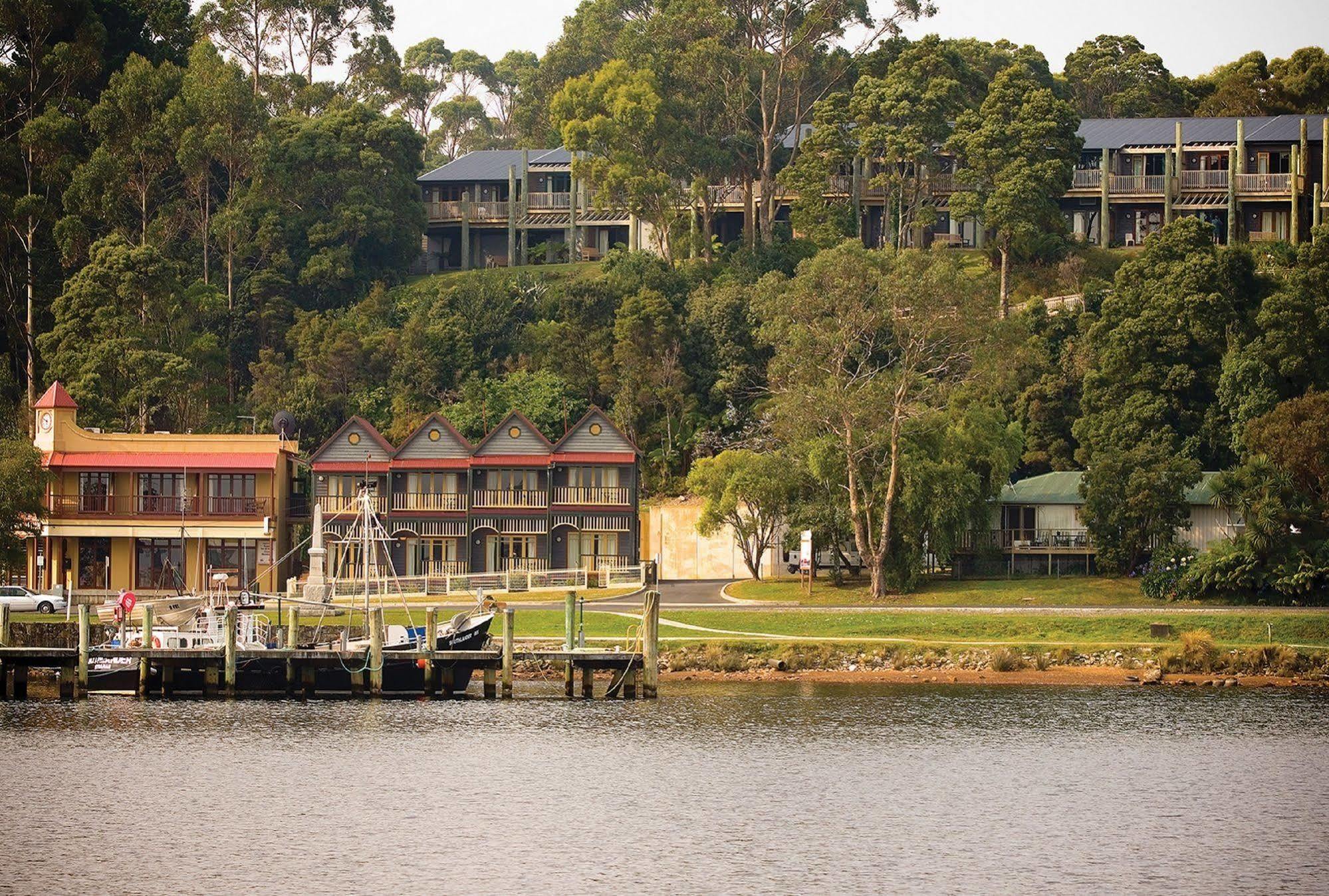 Strahan Village Экстерьер фото